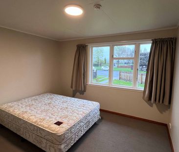 Centrally located - Photo 4