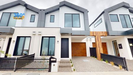 Where Light, Luxury and Location Unite - Photo 2