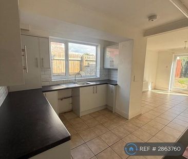 3 bedroom end of terrace house to rent - Photo 3