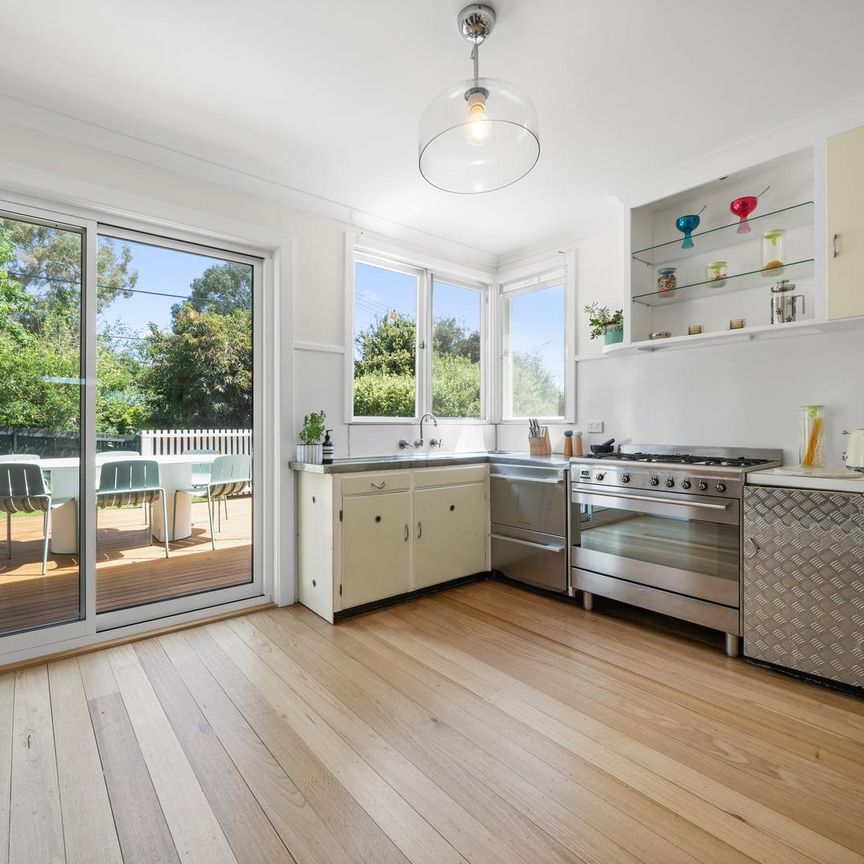 34 Carnegie Crescent, Narrabundah ACT 2604 - House For Rent | Domain - Photo 1