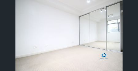 BRIGHT 2 BEDROOM APARTMENT - Photo 3