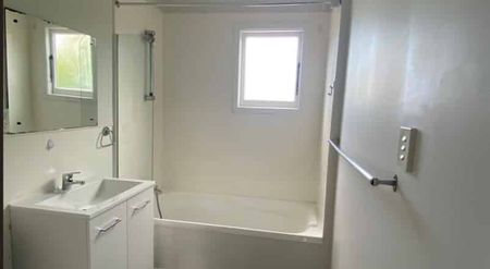 Large Four Bedroom Home - Photo 3