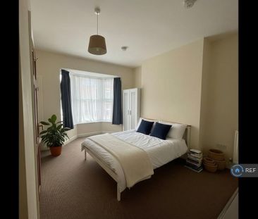 1 bedroom in a house share to rent - Photo 4