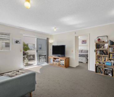 Beachside Living in Coolum Beach – 2 Bed Unit for Rent! - Photo 2