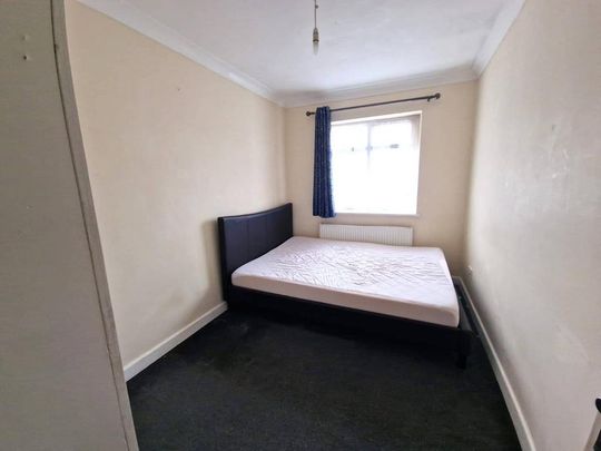 3 bedroom flat to rent - Photo 1