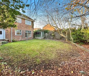Coniston Close, Farnborough, GU14 - Photo 1