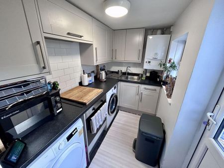 2 bedroom semi-detached house to rent - Photo 5