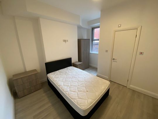 Room in a Shared House, Ampthill Road, L17 - Photo 1