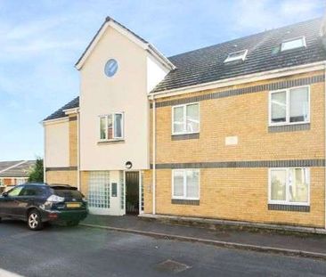 A modern top floor apartment in vibrant Chatham. - Photo 3