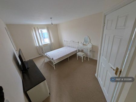 4 bedroom terraced house to rent - Photo 3