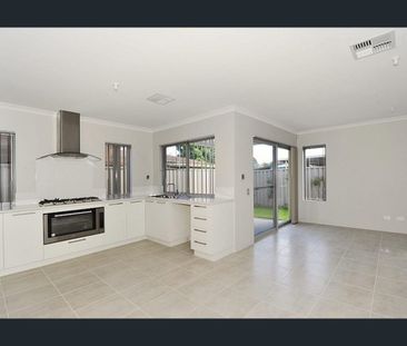 Stylish Townhouse Living Close to the Mandurah Foreshore! $610 per ... - Photo 4