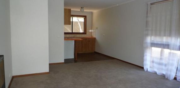 Two Bedroom Unit Close To Albury Cbd - Photo 2