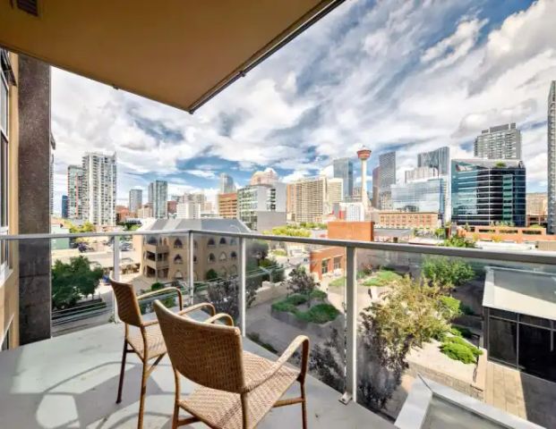 Luxury 2-Bedroom Condo with Stunning Views in Calgary's Beltline – Furnished! | 1320 1 St SE, Calgary - Photo 1
