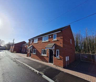 Thompson Terrace, Doncaster, Askern - Photo 1