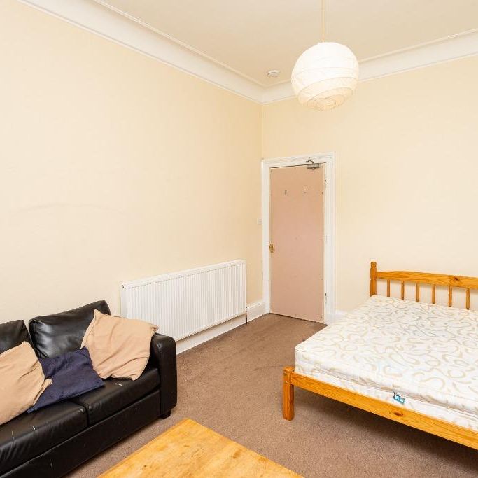 3 bedroom flat to rent - Photo 1