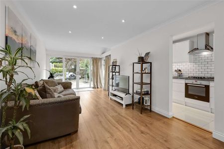 A spacious three bedroom family home in a quiet cul-de-sac. - Photo 3