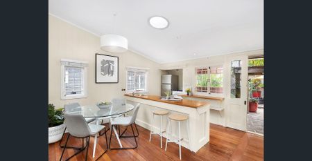 Adorable historic cottage - Photo 4