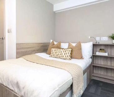 Deluxe Ensuite (3 Bed Flat) - Photo 4