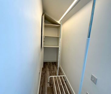 Stunning Room with Private En-Suite – Just 5 Minutes from Watford G... - Photo 1
