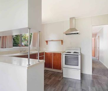 3 Bedroom House with Water Views! - Photo 5