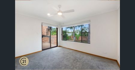 Spacious & Freshly Updated 3-Bedroom Townhouse in a Quiet Complex - Photo 2