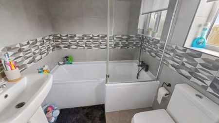 Third Avenue, Scampton, Lincoln - Photo 4