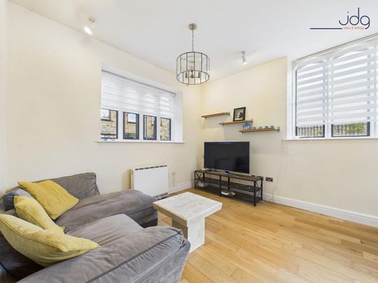 2 bedroom ground floor flat to rent - Photo 1