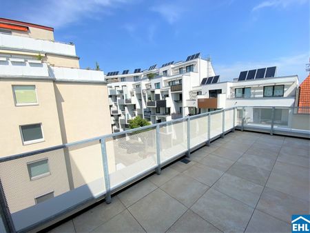 Wunderschöne 3 Zimmer Dachgeschosswohnung mit 40 m² Terrasse - Foto 3