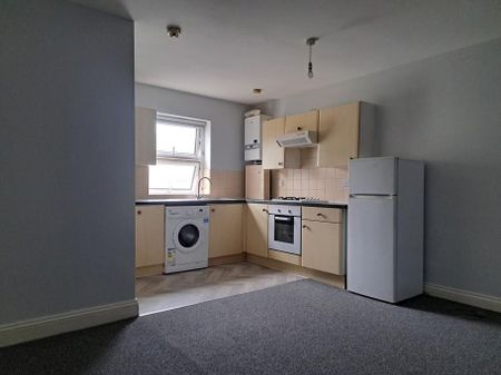 3 bedroom flat to rent - Photo 5