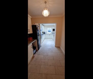 3 Bed Terraced House, Dawlish Drive, IG3 - Photo 1