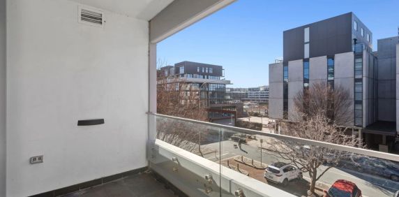 Modern One-Bedroom Apartment in the Heart of Kingston Foreshore - Photo 2