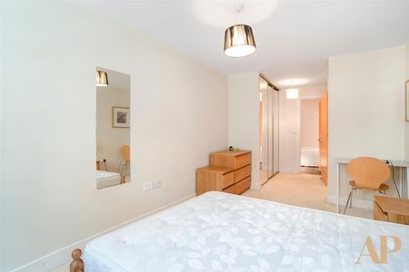 Millharbour, London - Photo 4