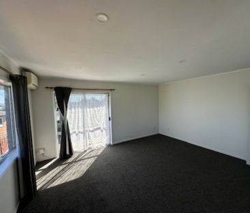 Brick & Tile Duplex in Popular New Lynn - Photo 3