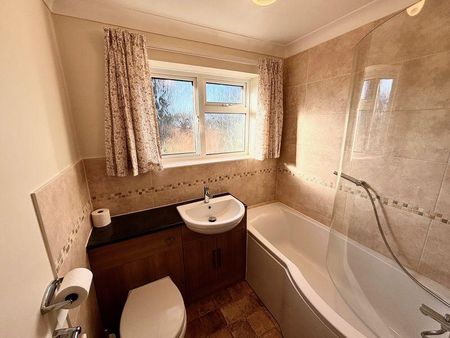 2 bedroom detached bungalow to rent - Photo 5