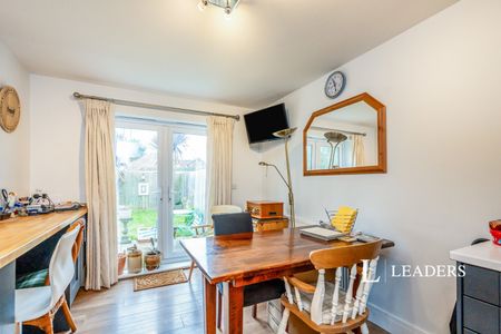 2 bedroom house to rent Violet Close, Bognor Regis, West Sussex, PO21 - Photo 2