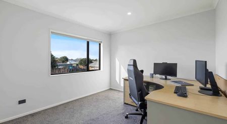 Spacious 4 Bed, 2 Bath Home with Garage in Pr... - Photo 5