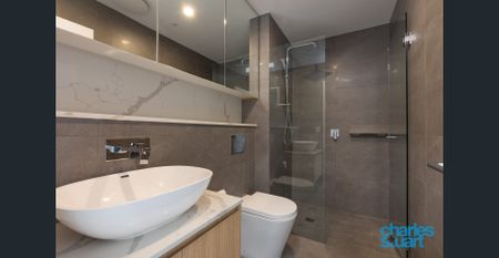 SURE TO IMPRESS - AS NEW - Photo 4