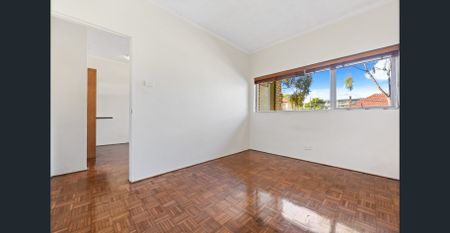 Bright & Airy 1-Bedroom Apartment in the Heart of Vibrant Marrickville! - Photo 4