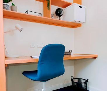 Elegant double ensuite bedroom in Weetwood - Photo 6