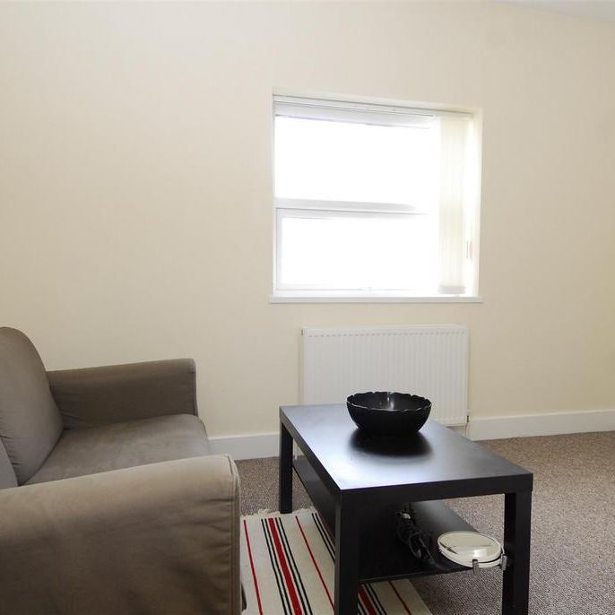 3 bedroom flat to rent - Photo 1