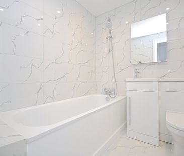 Flat to rent - High Street, Swanley, BR8 - Photo 5