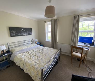 St Georges Drive, Wallisdown, BH11 8NZ, Bournemouth - Photo 5