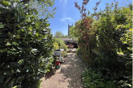 2 bed terraced house to rent in Torrington Place, Kenton, EX6 - Photo 3