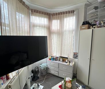 1 Bed Flat, Highfield Avenue, NW11 - Photo 3