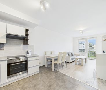 Dwa pokoje z garażem na strzeżonym osiedlu - Zdjęcie 3