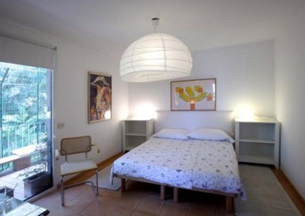 Center-Popolo: Excellently restored 1 bedroom, living, bath, terrace with views. Sleeps 4. Ref 848