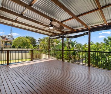Modern Family Living with Poolside Entertaining in Currumbin Waters - Photo 3