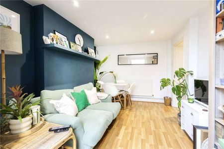 One bedroom garden flat in a fantastic Islington location just moments from Upper Street. - Photo 3