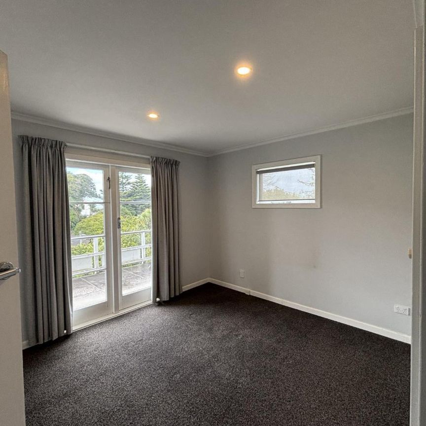 Three-bedroom St Johns Hill home - Photo 1