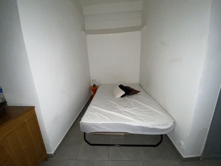 A LOUER FAUX T2 MEUBLE / COURS LA FAYETTE TOULON - Photo 5